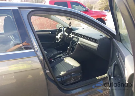 2022 Volkswagen Passat 2.0T Se z USA, uszkodzony, nr VIN 1VWSA7A3XNC000632